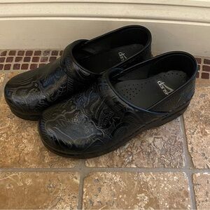 DANSKO Women Black Professional Tooled Leather Clogs Size EU 37(6.5-7 US)